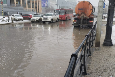 Откачку талых вод усилили в Якутске в связи с непогодой / ЯСИА Якутск Якутск Республика Саха (Якутия)
