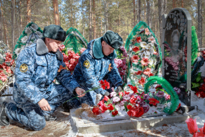 Сотрудники УФСИН Якутии посетили могилы ветерана войны и труженика тыла / ЯСИА   