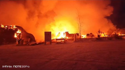 Видео: сгорел гараж и пункт проката спортивного инвентаря горнолыжного курорта «Техтюр» / Нарыйа Пахомова  Хангаласский Республика Саха (Якутия)