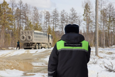 В Якутии проверили автомобили, перевозящие грузы / ЯСИА   
