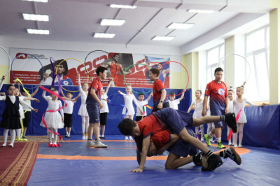 В Мархинской школе № 1 открыли зал для спортивной борьбы / Дьулустаан Сергеев   