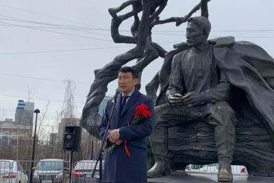 В День республики воздали дань памяти Алексею Кулаковскому в Якутске / ЯСИА Якутск Якутск Республика Саха (Якутия)