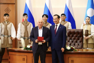 Глава Якутии вручил государственные награды работникам «Якутугля» / ЯСИА   