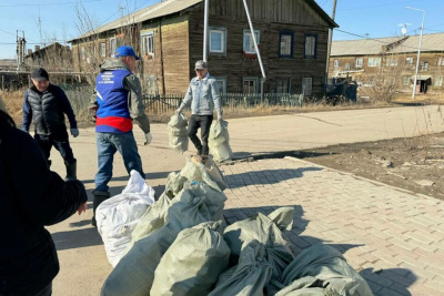 В Якутске на весенние субботники вышли более 2500 человек / ЯСИА   