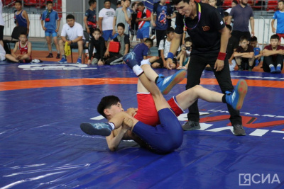 Оглашен состав борцовской сборной Якутии на первенство России / Дьулустаан Сергеев   