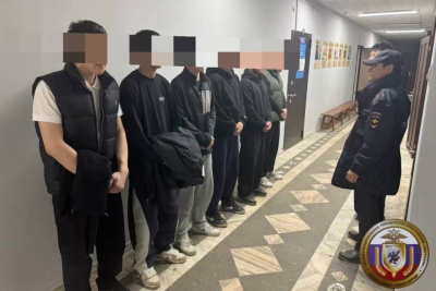 Молодые люди толпой избили одного в подъезде дома в Якутске / ЯСИА Якутск Якутск Республика Саха (Якутия)