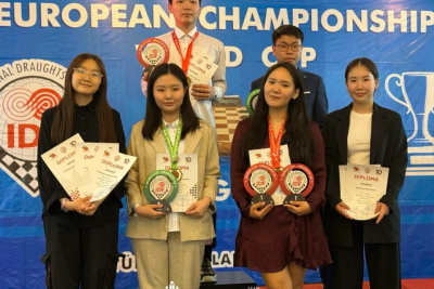 Брат и сестра Большаковы стали победителями Кубка мира по шашкам / Дьулустаан Сергеев   