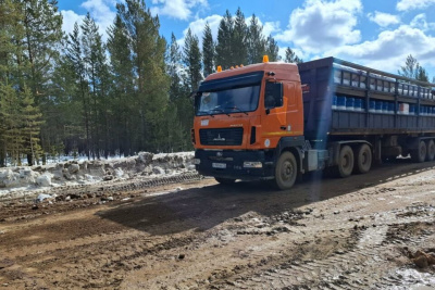 Грузовики затруднили проезд по автодорогам в Якутии / ЯСИА   Республика Саха (Якутия)