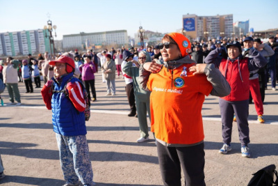 Первую утреннюю зарядку нового сезона провели в Якутске / ЯСИА Якутск Якутск Республика Саха (Якутия)