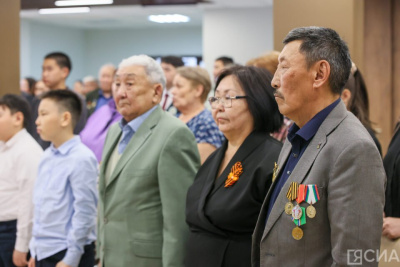 В Якутии вручили медали «Отец солдата» и передали награды родственникам павших бойцов СВО / Николай Борисов   