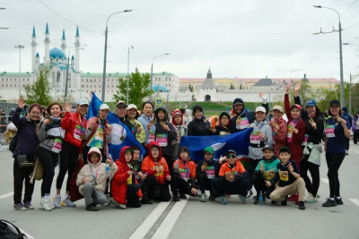 Школьники Якутска пробежали Казанский марафон вместе с родителями / Дьулустаан Сергеев   