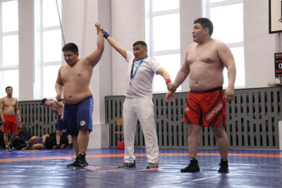 В Якутске выявили победителей турнира по хапсагаю на призы радио «Тэтим» / Дьулустаан Сергеев   