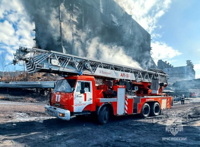 Кадры тушения пожара на обогатительной фабрике в Нерюнгри / ЯСИА Нерюнгри Нерюнгринский Республика Саха (Якутия)