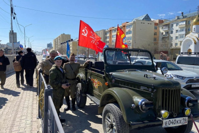 Колонна ретро-автомобилей проехала по улицам Якутска в честь 80-летия Победы / ЯСИА Якутск Якутск Республика Саха (Якутия)