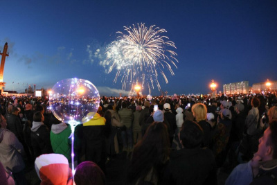 Фото и видео: праздничный фейерверк в честь 80-летия Великой Победы / ЯСИА Якутск Якутск Республика Саха (Якутия)