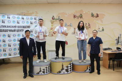 Александр Иванов стал обладателем Кубка Победы по быстрым шахматам / Дьулустаан Сергеев   