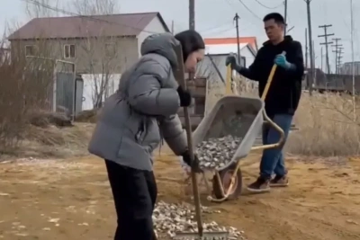 Бойцы студотрядов Якутии в рамках акции «ДоброРСО» помогли ветеранам тыла / ЯСИА   Республика Саха (Якутия)